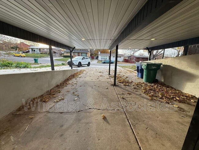 Building Photo - 3718-3718 Brinker Ave