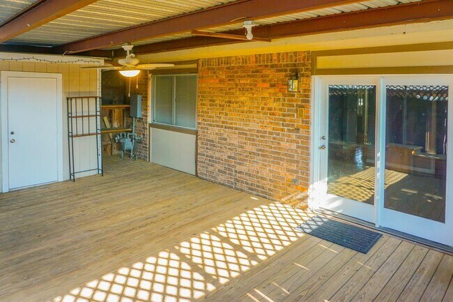 Building Photo - 10526 Hammerly Blvd