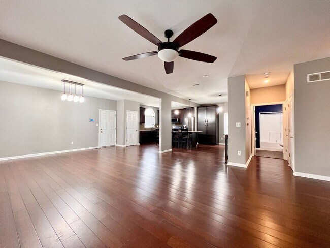 Building Photo - 6 Bed 4 Bath in West End