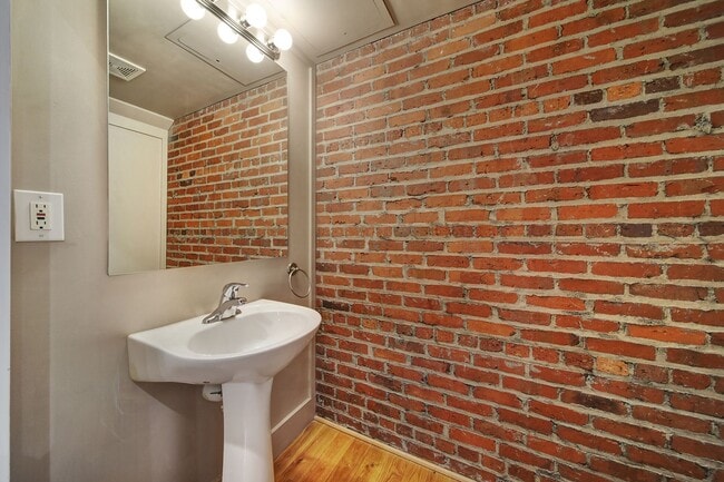 Building Photo - Uptown Gastonia Loft