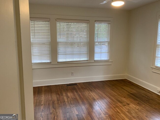 Building Photo - 204 Oakwood St NW