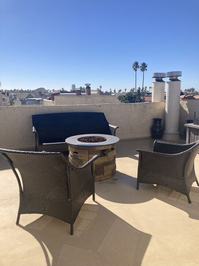 Building Photo - Relaxing Condo just steps away from the be...