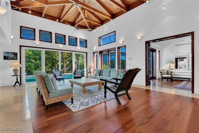 Building Photo - 795 18th Ave S