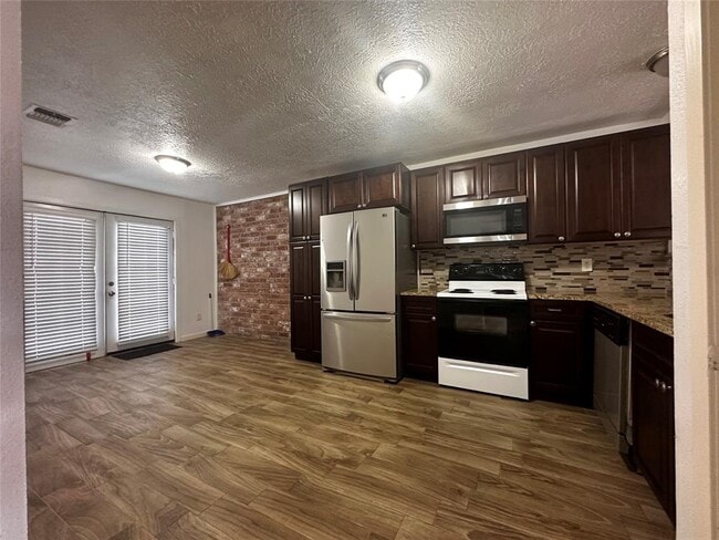 Building Photo - 12139 Sharpview Dr