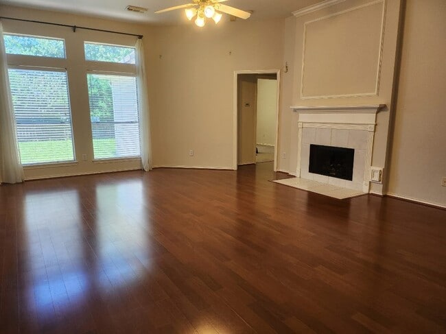 Building Photo - 3606 Chesapeake Ct