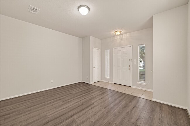 Building Photo - 13915 Maleewan Ln