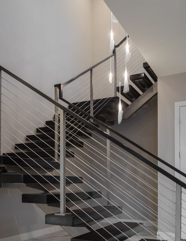 Building Photo - Exceptional 3-Bedroom Home in the Ridges