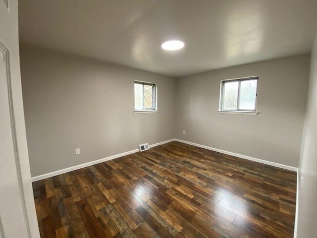 Building Photo - Renovated 3 Bed Single Family Ranch Home o...