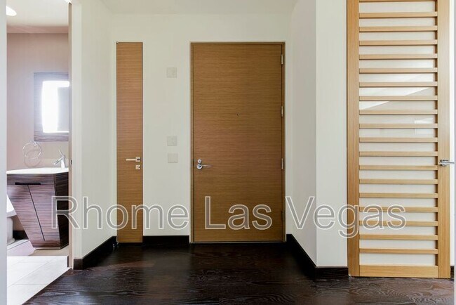 Building Photo - 3750 Las Vegas Blvd S