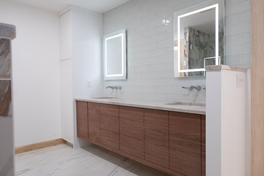 Primary Ensuite Double Vanity - 383 Ridgecrest Dr