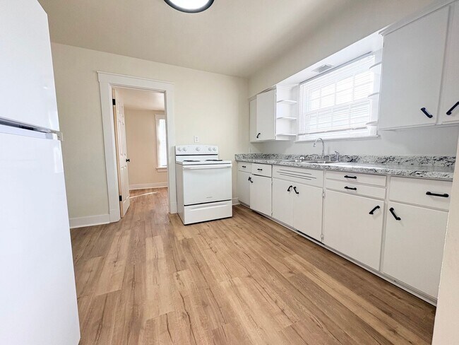 Building Photo - 1715 Marshall St