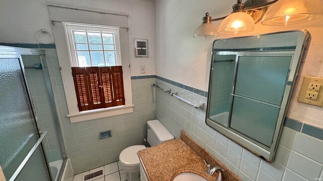 Building Photo - 518 S Swain Ave