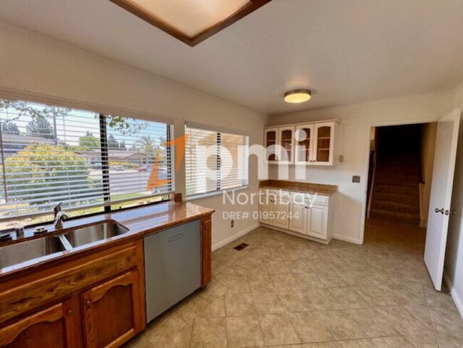 Building Photo - 3552 Larchmont Ct