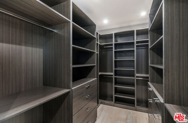 Building Photo - 2122 Castle Heights Ave