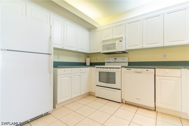 Building Photo - 10910 Santa Margherita Rd