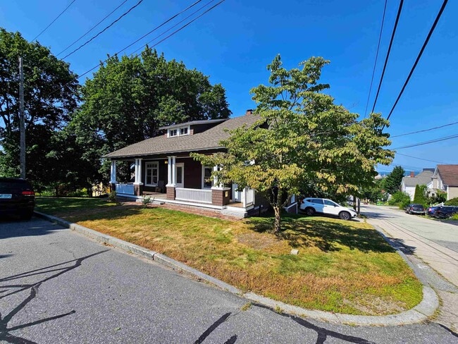 Building Photo - 446 Milton St