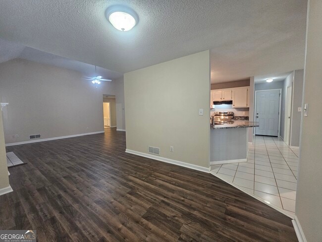 Building Photo - 30 Glenridge Dr