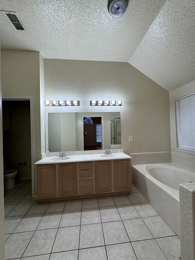 Building Photo - 4 Bedroom House in McKinney, TX