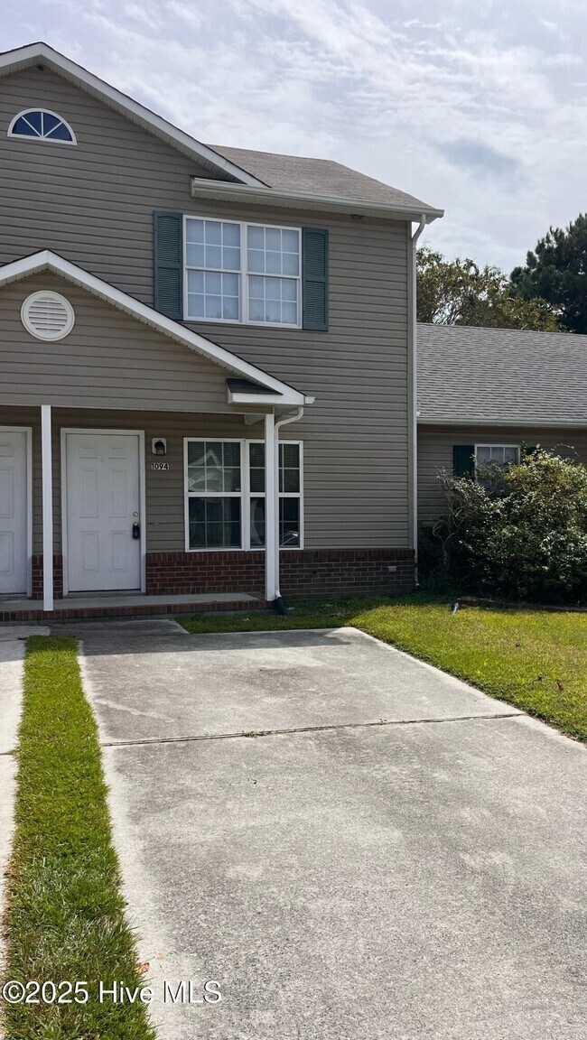 Primary Photo - 1094 W Pueblo Dr
