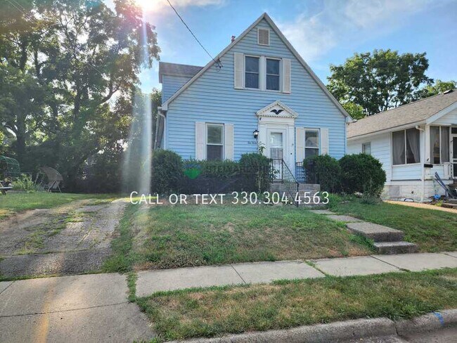 Building Photo - 1030 Sawyer Ave