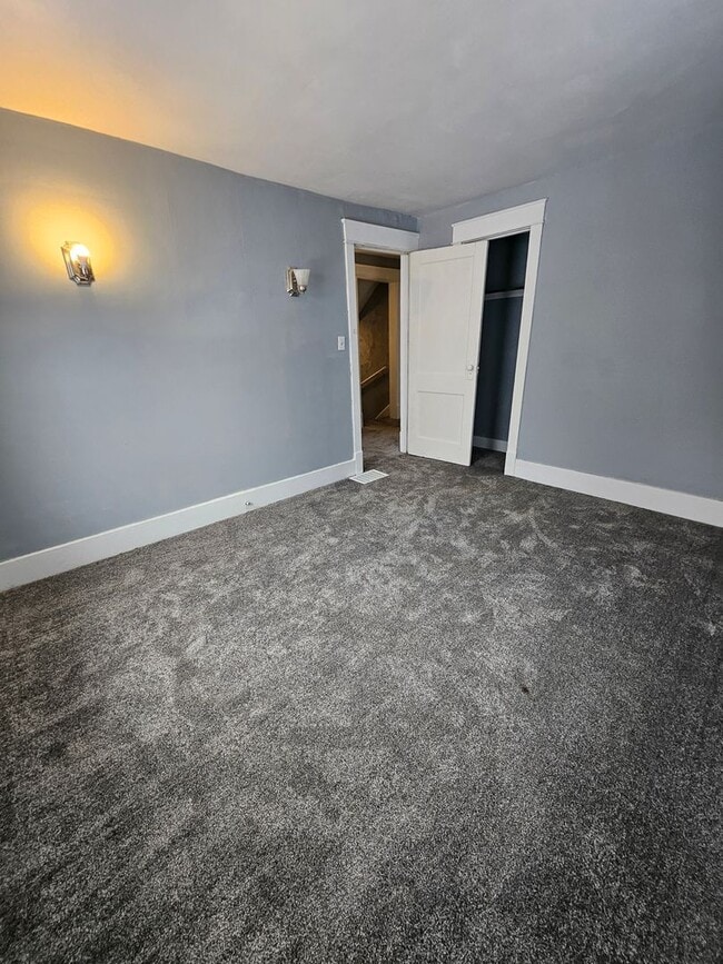 Building Photo - Single family home lower east side