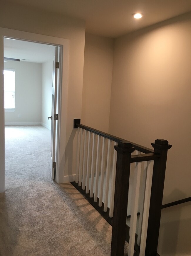 Building Photo - Beautiful 3 Bedroom, 2.5 Bath Townhome!