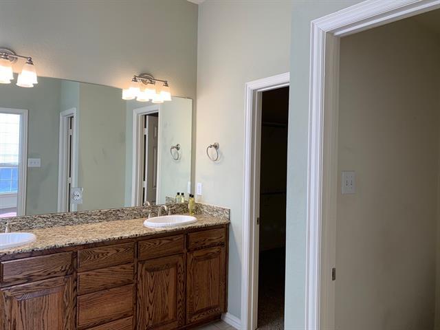 Building Photo - 1017 Somerset Cir