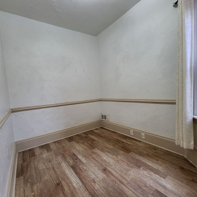 Building Photo - 720-722 W Granite