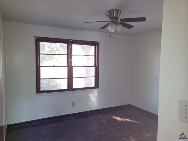 Building Photo - 303 Sparta St