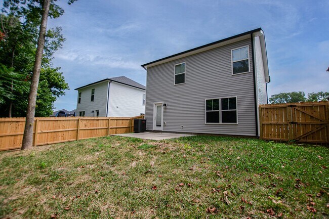 Building Photo - Pet Friendly Three Bedroom!