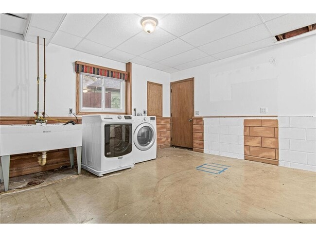 Building Photo - 8481 142nd St Ct