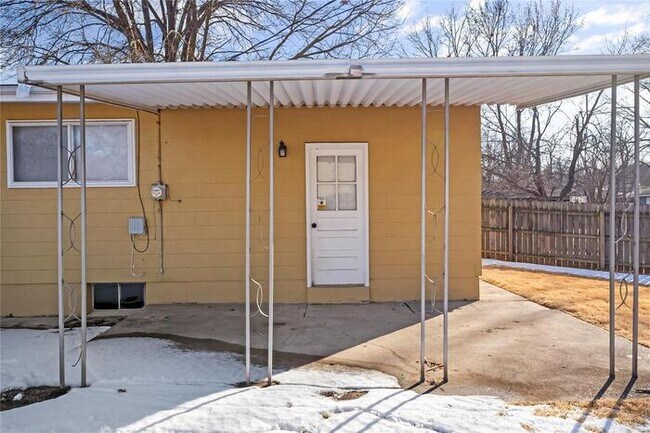 Building Photo - Fantastic 3bd/1ba home! Let yourself in!