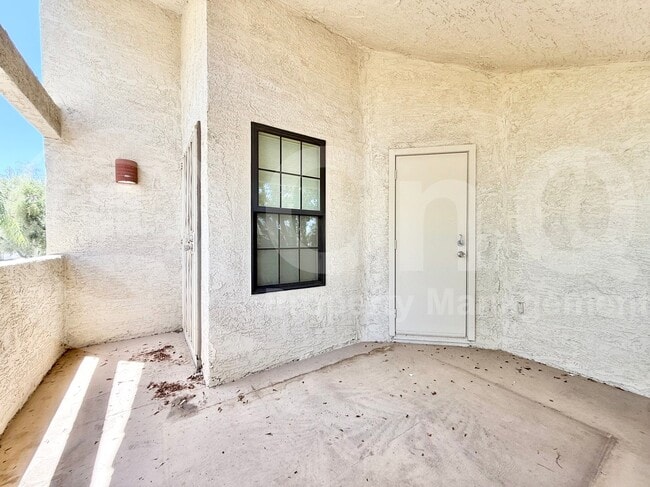 Building Photo - 2333 E Southern Ave