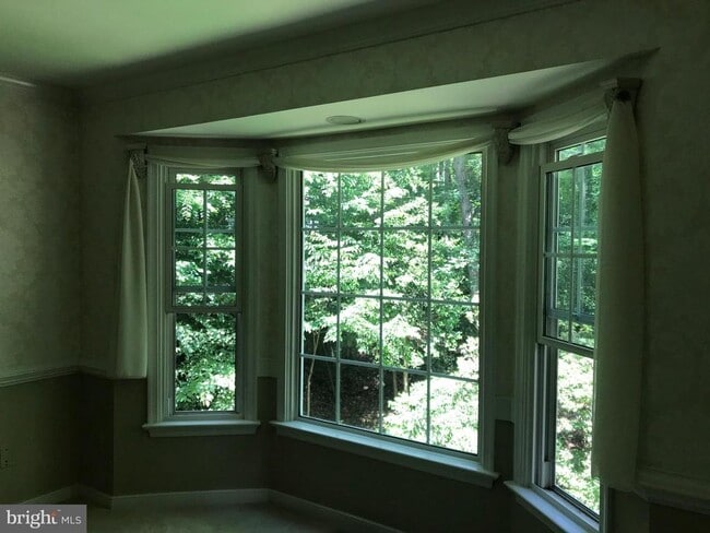 Building Photo - 2002 Admiral Dr