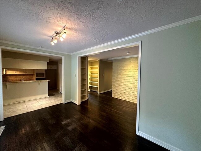 Building Photo - 132 La Quinta Dr