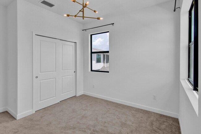 Building Photo - 14075 SW Thorens Dr