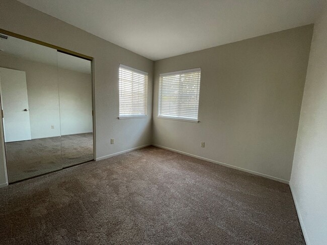 Building Photo - 1080 Camellia Ln