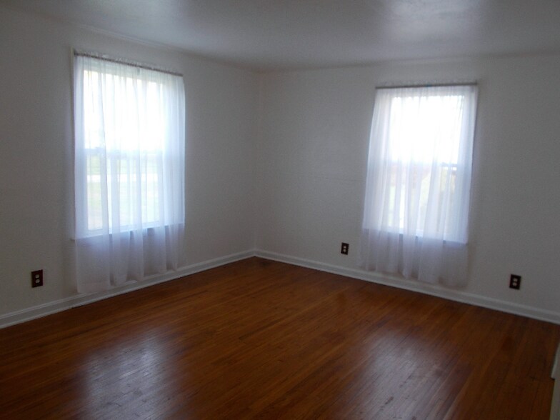 Building Photo - 25 Trumbull Ave SE