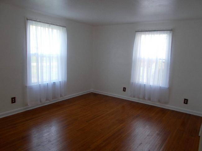 Building Photo - 25 Trumbull Ave SE