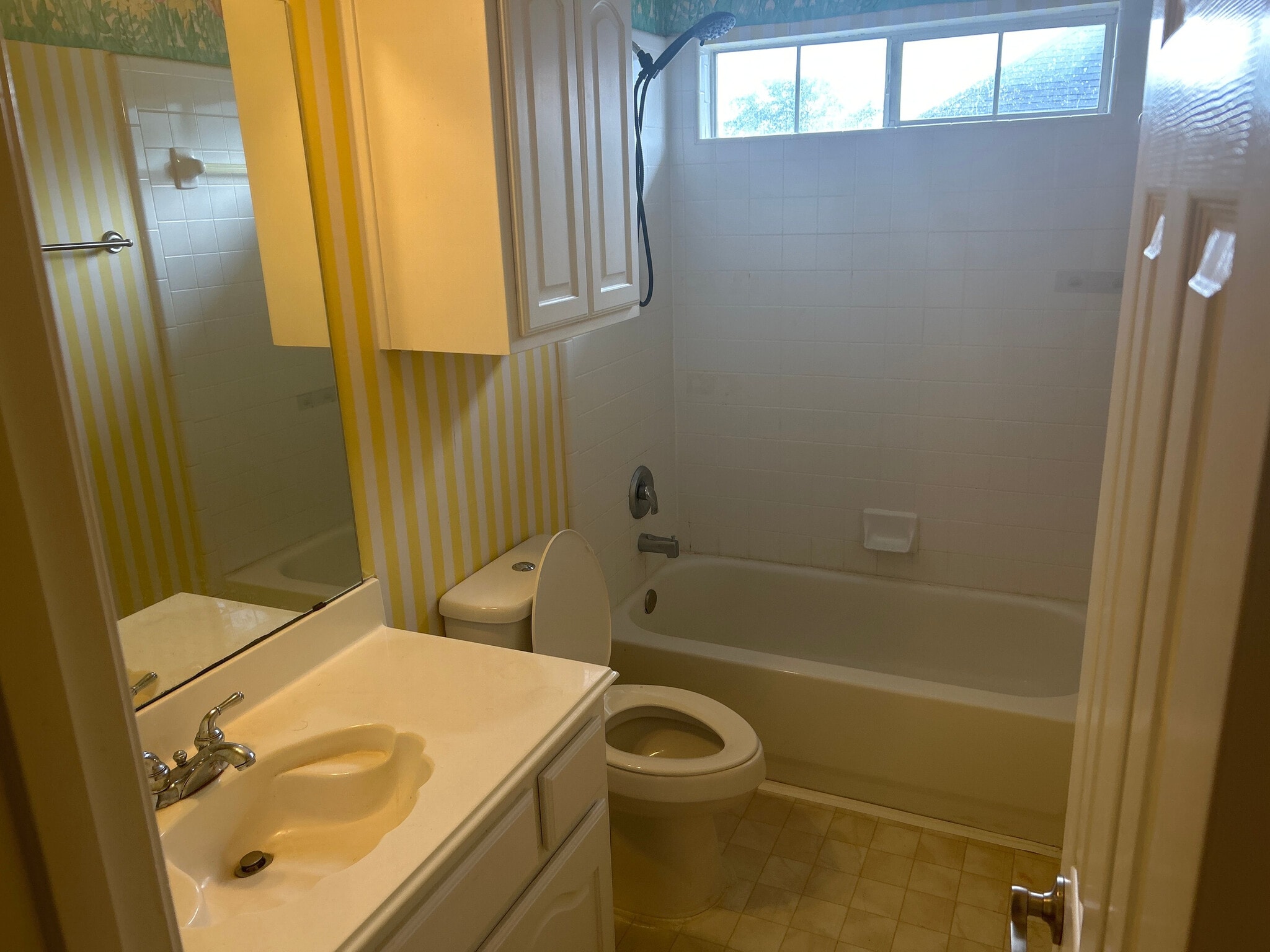 Building Photo - Room in House on Levant Ln