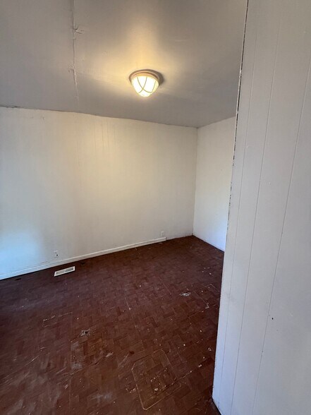 Building Photo - 5605 Wabada Ave