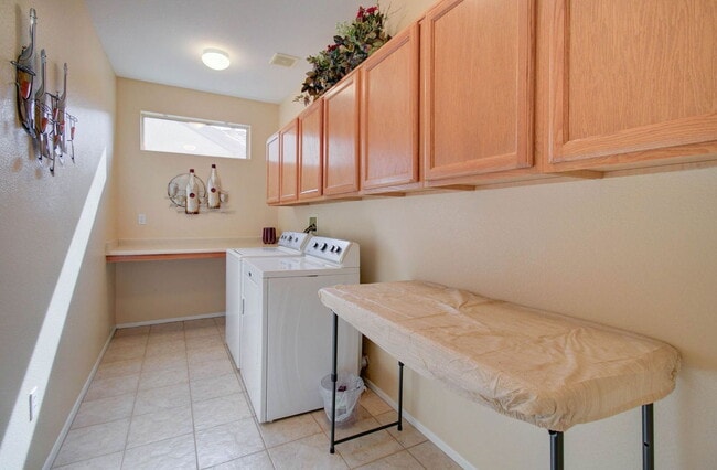 Building Photo - 15567 W Coral Pointe Dr