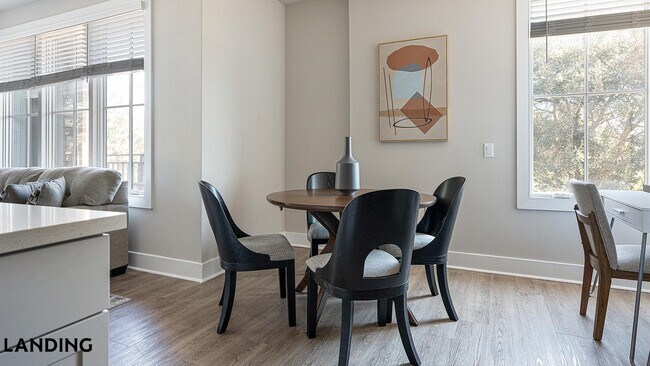 Building Photo - 300 E Broad St