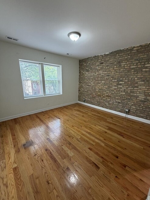 Building Photo - 3354 W Wilson Ave