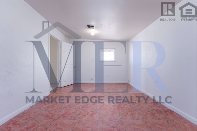 Building Photo - 3Bed/1.5Bath House at 35th/McDowell! $1199...