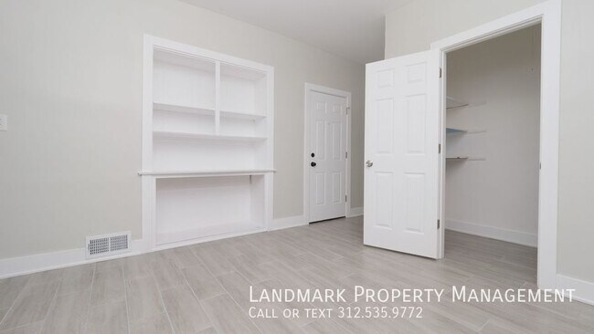 Building Photo - 1843 W 54th St