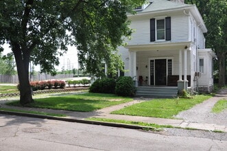 Building Photo - STUDENTS ~ Now Pre-Leasing for Fall Semest...