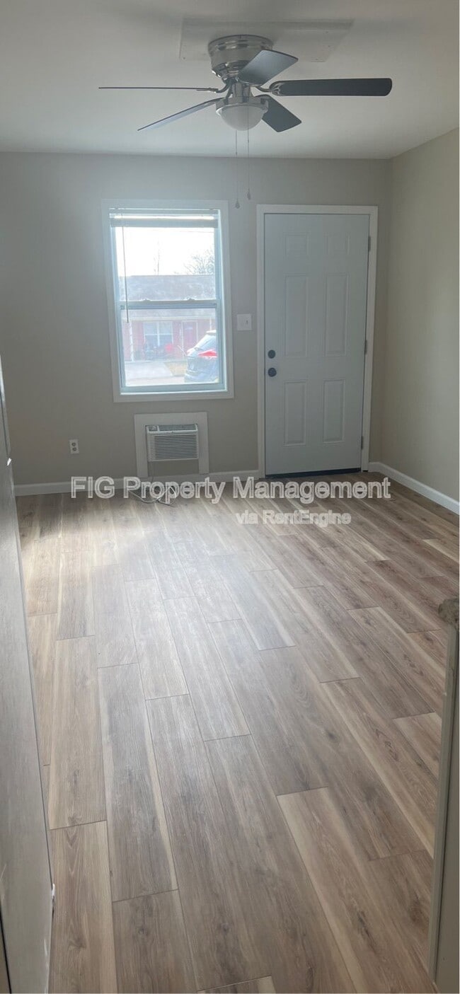 Building Photo - 2311 Holbrook Dr