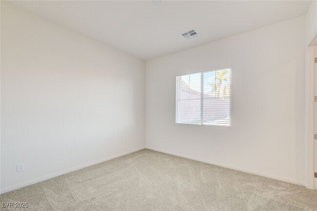 Building Photo - 555 Jerry Bird Ct