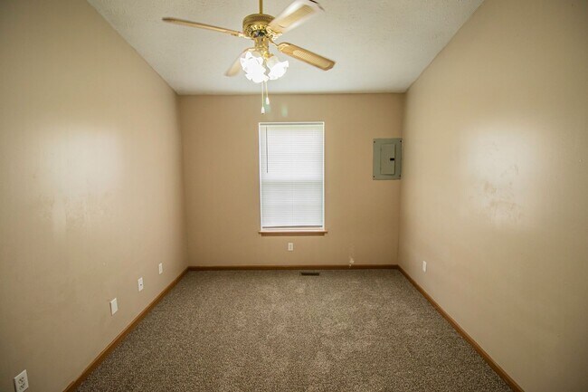 Building Photo - 2204 Bridgewater Cir
